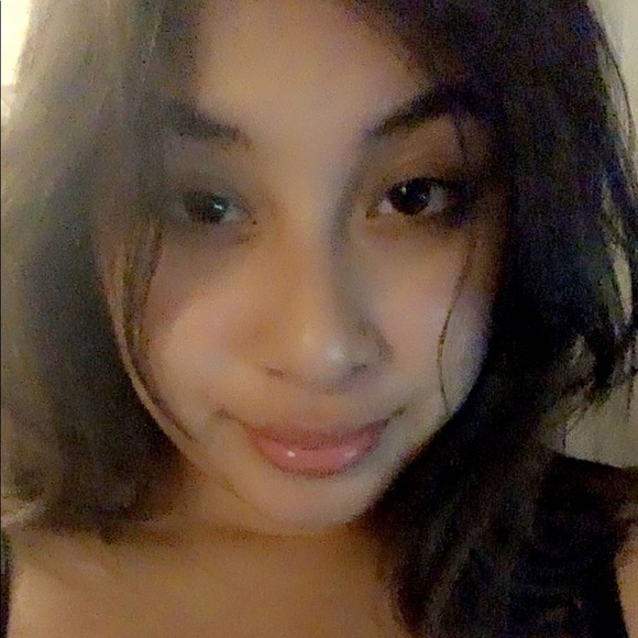 Profile Picture of Ebony Fagoaga (@ebony_fagoaga) on Poshmark