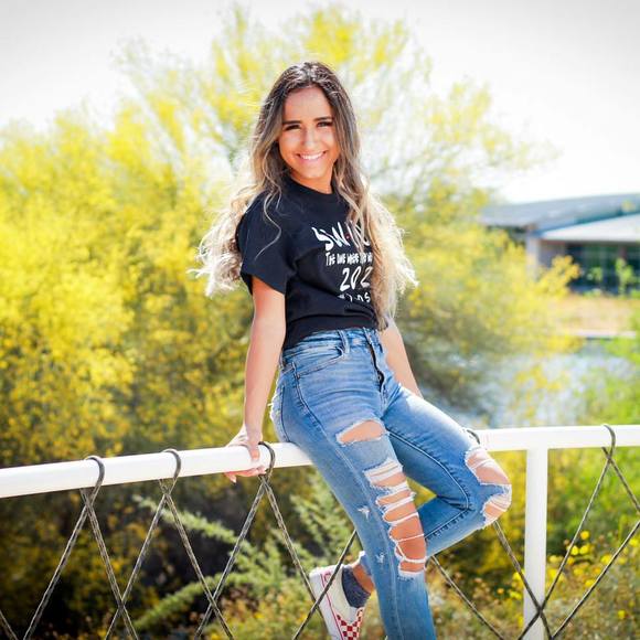 Profile Picture of Cassandra Salinas (@cassysalinas014) on Poshmark
