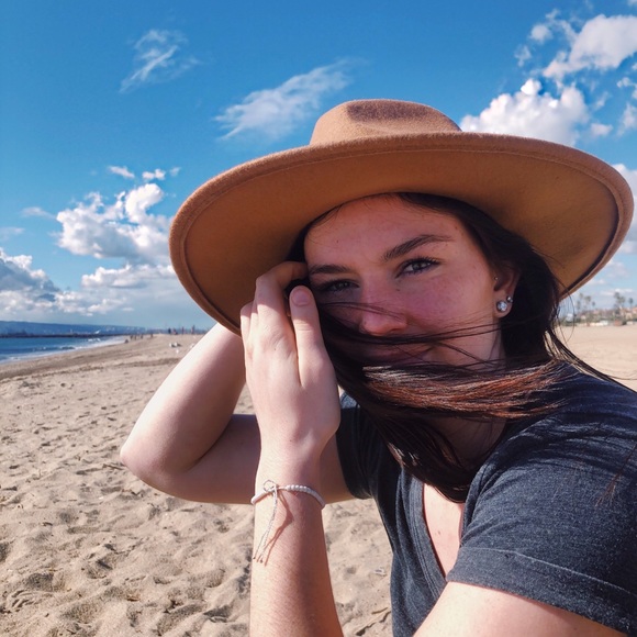 Profile Picture of Megan Stanek (@megankarinna) on Poshmark
