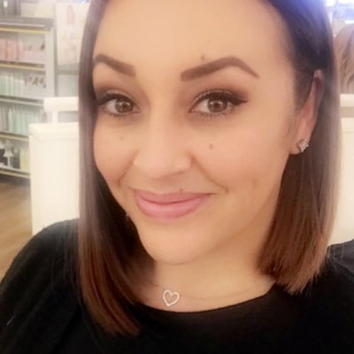 Profile Picture of Shelly Hefner (@bomb_shell_14) on Twitter