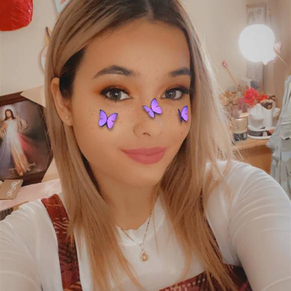 Profile Picture of Giselle Ceballos (@gisellecuttie10) on Poshmark