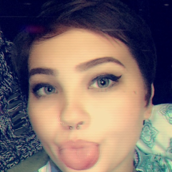 Profile Picture of Madelyn Falconbridge (@madnskywdimnds) on Poshmark