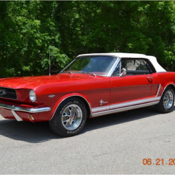 Profile Picture of Billy Weltman (@amcanmoda) on Poshmark