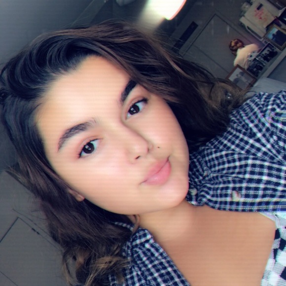 Profile Picture of Hannah Seyedan (@hannahseyedan) on Poshmark
