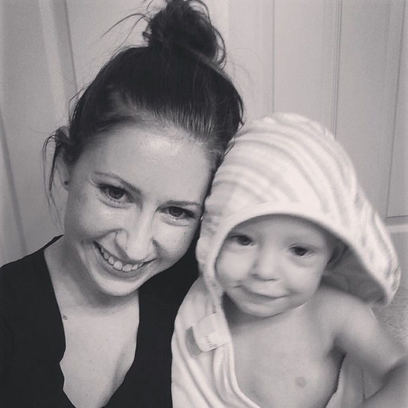 Profile Picture of Lauren Iwen (@laurenhollymeow) on Poshmark