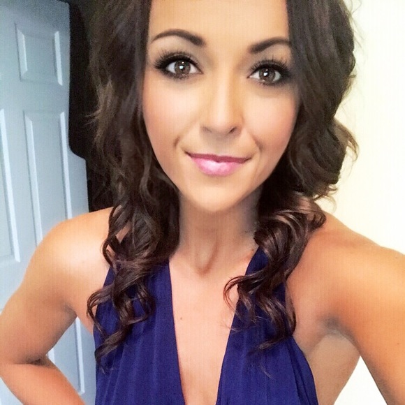 Profile Picture of Dana Haselhuhn (@danahaselhuhn) on Poshmark
