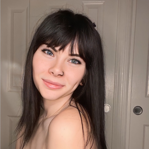 Samantha Litka - Poshmark Profile Picture of Samantha Litka (@samanthalitka) on Poshmark