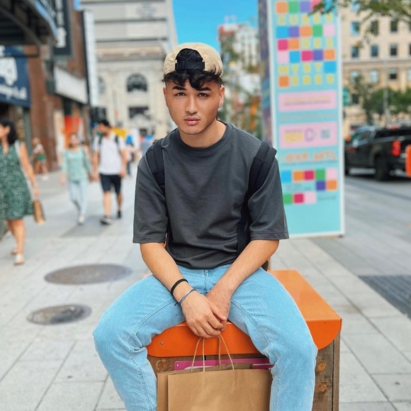 Profile Picture of Zayn Naderi (@zaynnaderi) on Poshmark