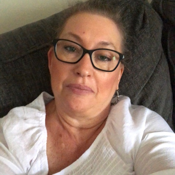Profile Picture of Donna Best (@dbest0624) on Poshmark