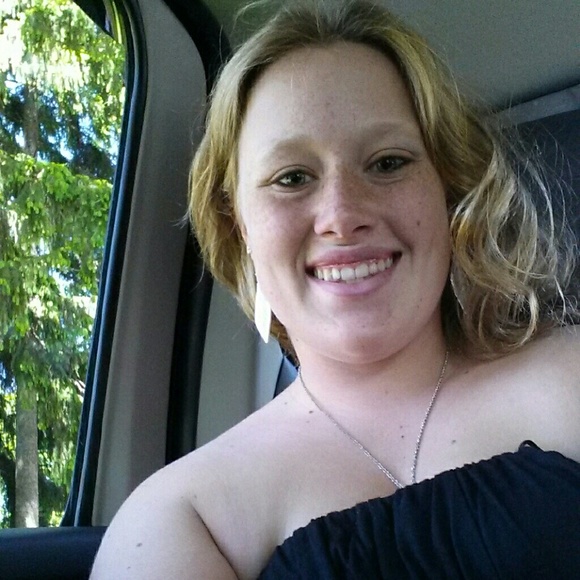 Profile Picture of Hannah Beasock (@prez2017) on Poshmark
