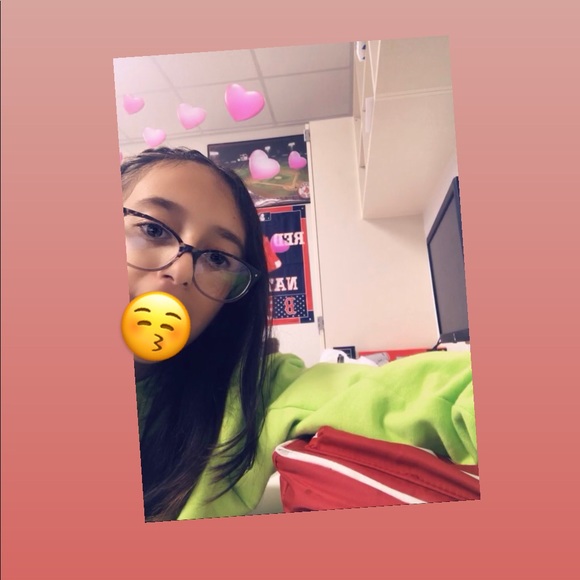 Profile Picture of Ray ðŸ¤¤ Mah (@hotcheeto_ray) on Poshmark