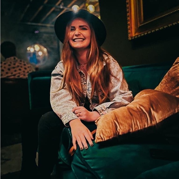 Profile Picture of Autumn Wilkins (@autumnwilkins) on Poshmark