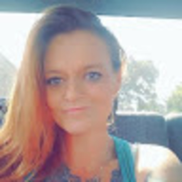 Profile Picture of Jeannie Sisson (@jeanniesisso929) on Poshmark