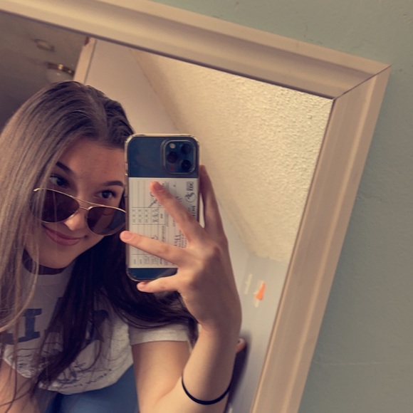 Profile Picture of Gabriella Lucarotti (@glucarotti) on Poshmark