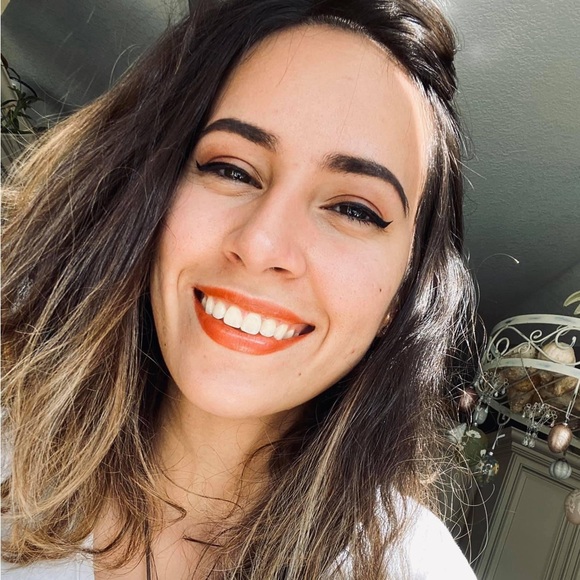 Profile Picture of Alexa Acosta (@alexadearr) on Poshmark