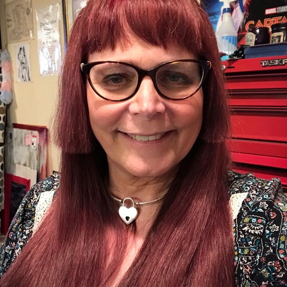 Profile Picture of Cynnthia Verbrugge (@kitsuneartglass) on Poshmark