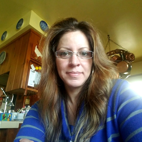 Profile Picture of Jessica Losada (@jessicalosada) on Poshmark