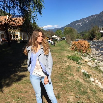 Profile Picture of Laura Covalciùc (@lauracv02) on Twitter
