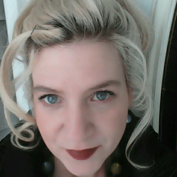 Profile Picture of Jacqueline Stroede (@jojojqwulin) on Poshmark