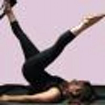 Profile Picture of Tara Simon (@TaraFirma) on Twitter