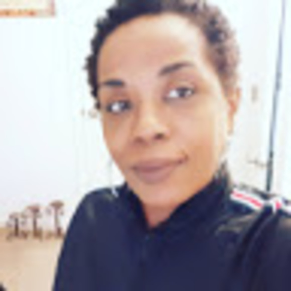 Profile Picture of Lisa Whitlock (@whitlocklisa90) on Poshmark