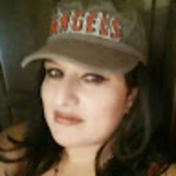 Profile Picture of Veronica Corrella (@vpardo1732) on Poshmark