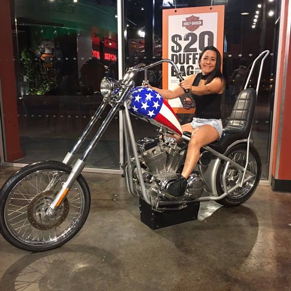 Profile Picture of Elaine Silveira (@elainesilveira) on Poshmark