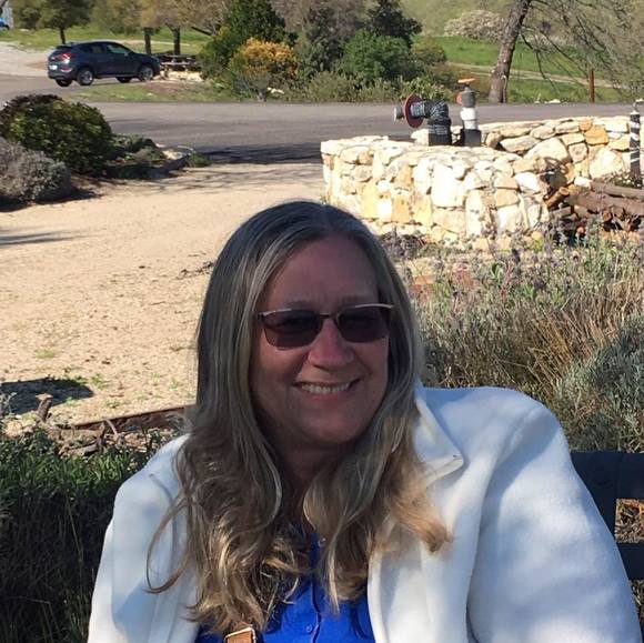 Profile Picture of Lynn Potwin (@potwinl) on Poshmark