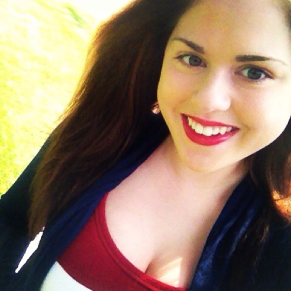 Profile Picture of Candice Mitchell (@candicecoconut) on Poshmark