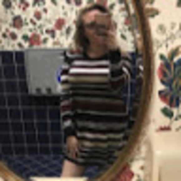 Profile Picture of Allison Delamarter (@allisonbd_) on Poshmark