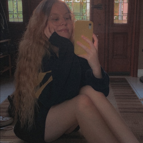 Profile Picture of Kylee Langlois (@neptunegirlie) on Poshmark