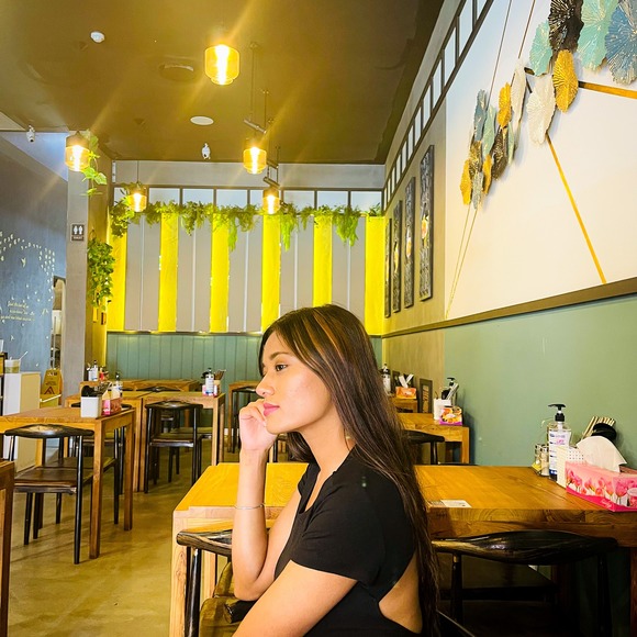 Profile Picture of Rabina Shrestha (@rabinashrest932) on Poshmark