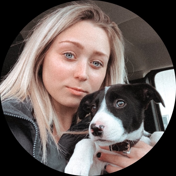 Profile Picture of Regan Iszler (@regan_iszler) on Poshmark
