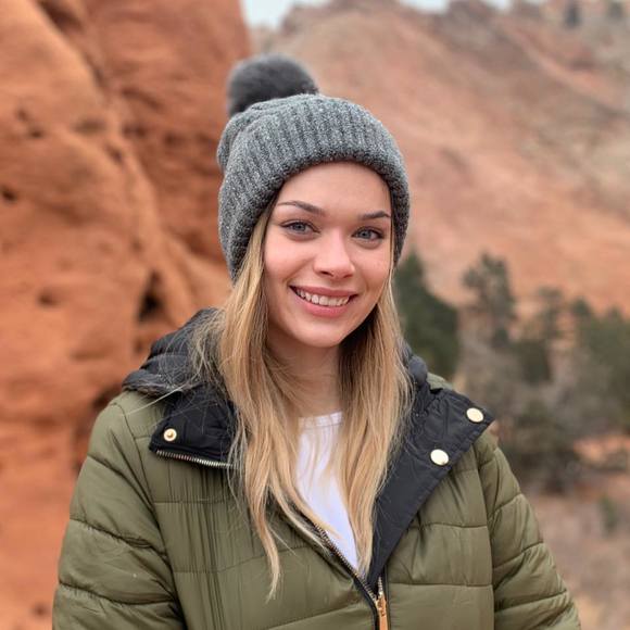 Molly Mcilhon - Poshmark Profile Picture of Molly Mcilhon (@iowagirl307) on Poshmark