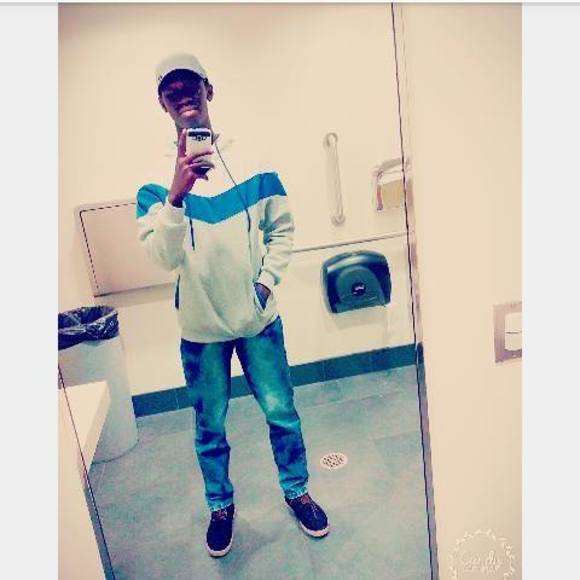 Profile Picture of Olutade Olajuwon (@olajuwon__) on Poshmark