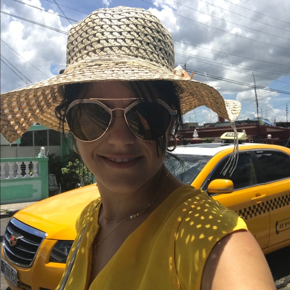 Profile Picture of Danaysi Padreda (@danaysi88) on Poshmark