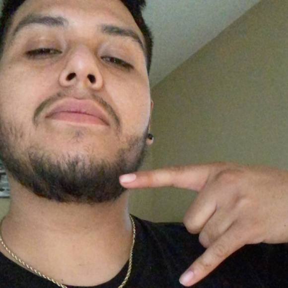 Profile Picture of Kevin Tapia (@kevintapia) on Poshmark