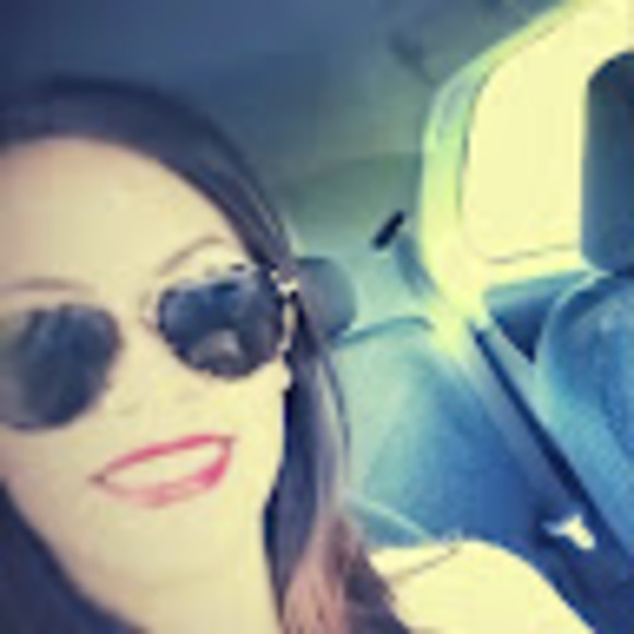 Profile Picture of Bre Nicolson (@brenicolson) on Poshmark