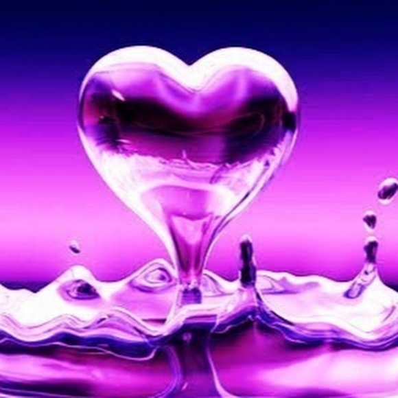 Profile Picture of Alexa Clements (@rebeccacarson) on Poshmark