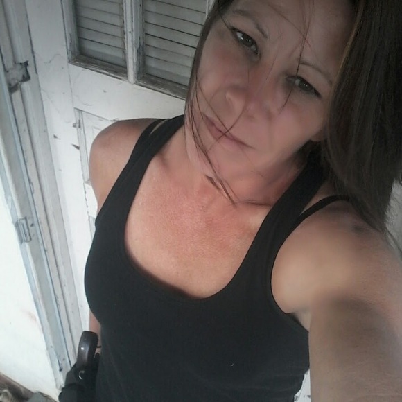 Profile Picture of Jo Gilbert (@jogoodnight7) on Poshmark