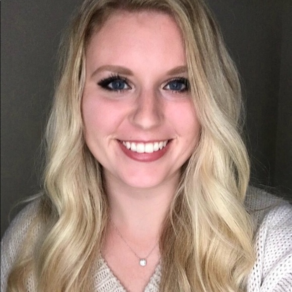 Profile Picture of Tori Hunter (@torihunter822) on Poshmark