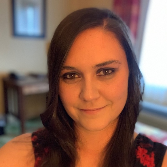 Profile Picture of Lisa Ludwig (@lisaludwig735) on Poshmark