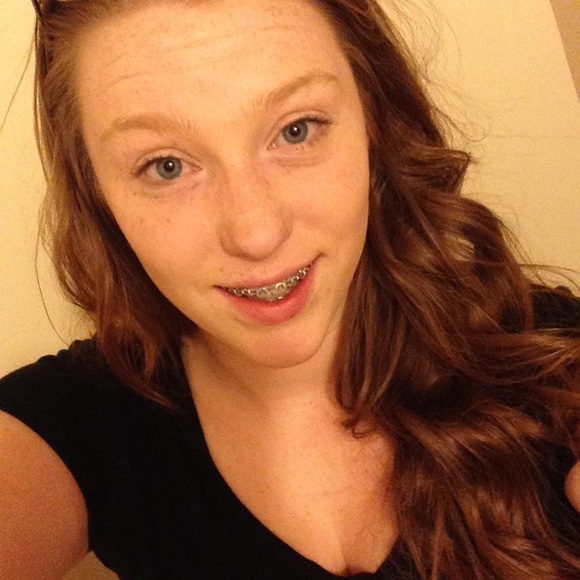 Profile Picture of Lexi Walters (@lexi7177) on Poshmark