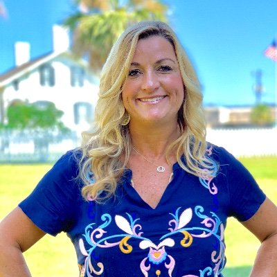 Profile Picture of Lori Klein (@Lorisold4me) on Twitter
