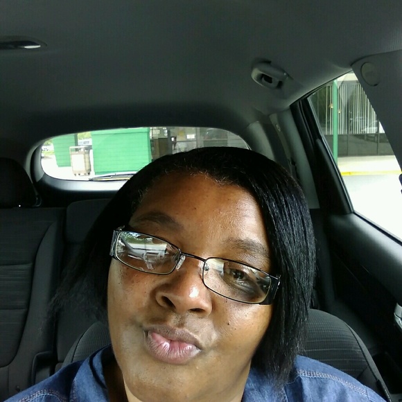 Profile Picture of Vicki Dunn (@vickid1) on Poshmark