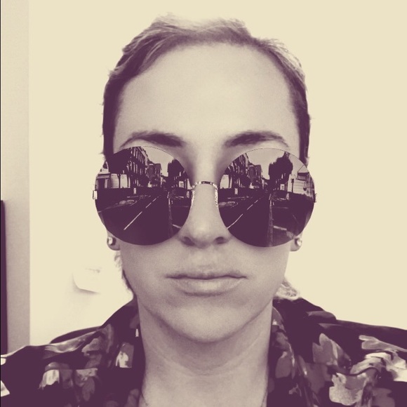 Profile Picture of Andrea Felix (@afelix101) on Poshmark