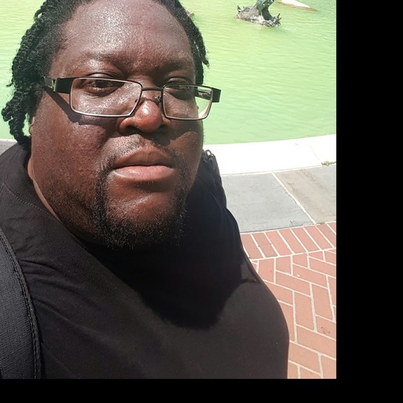 Profile Picture of Levar Isom (@levarlisom) on Poshmark