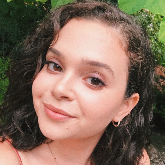 Profile Picture of Naomi Eidinger (@naomieidinger) on Poshmark