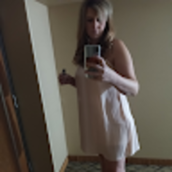 Profile Picture of Shanda Grundhoffer (@sgrundhoffer) on Poshmark
