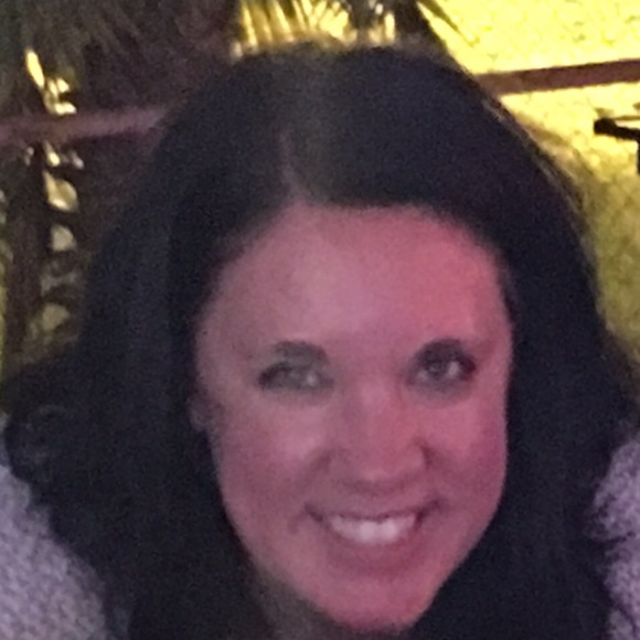 Profile Picture of Kristin Huttenga (@khuttenga) on Poshmark